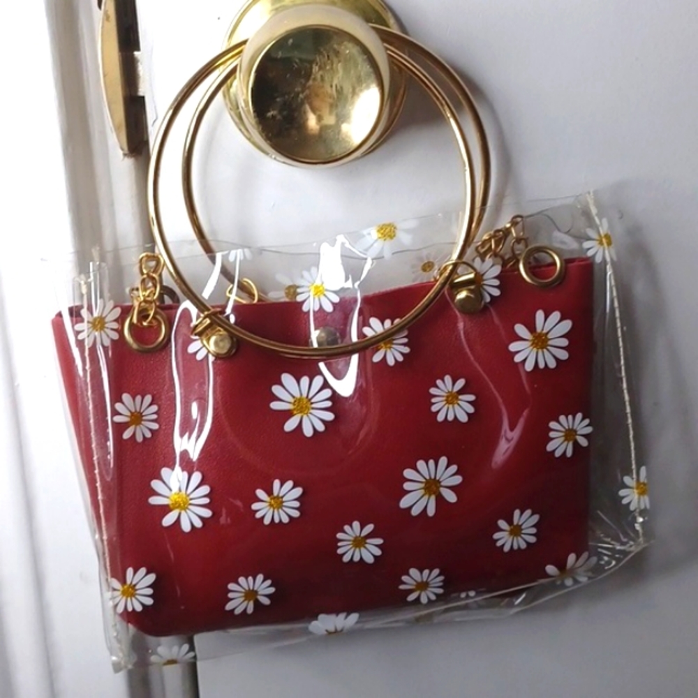MINI DAISY PURSE IN RED ♥️♥️♥️